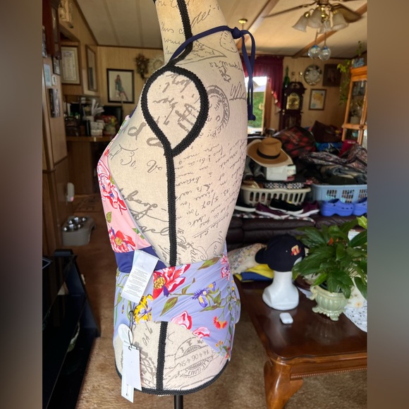 NWT Woman’s The Bikini Lab one pice floral bathing suit - Picture 15 of 16